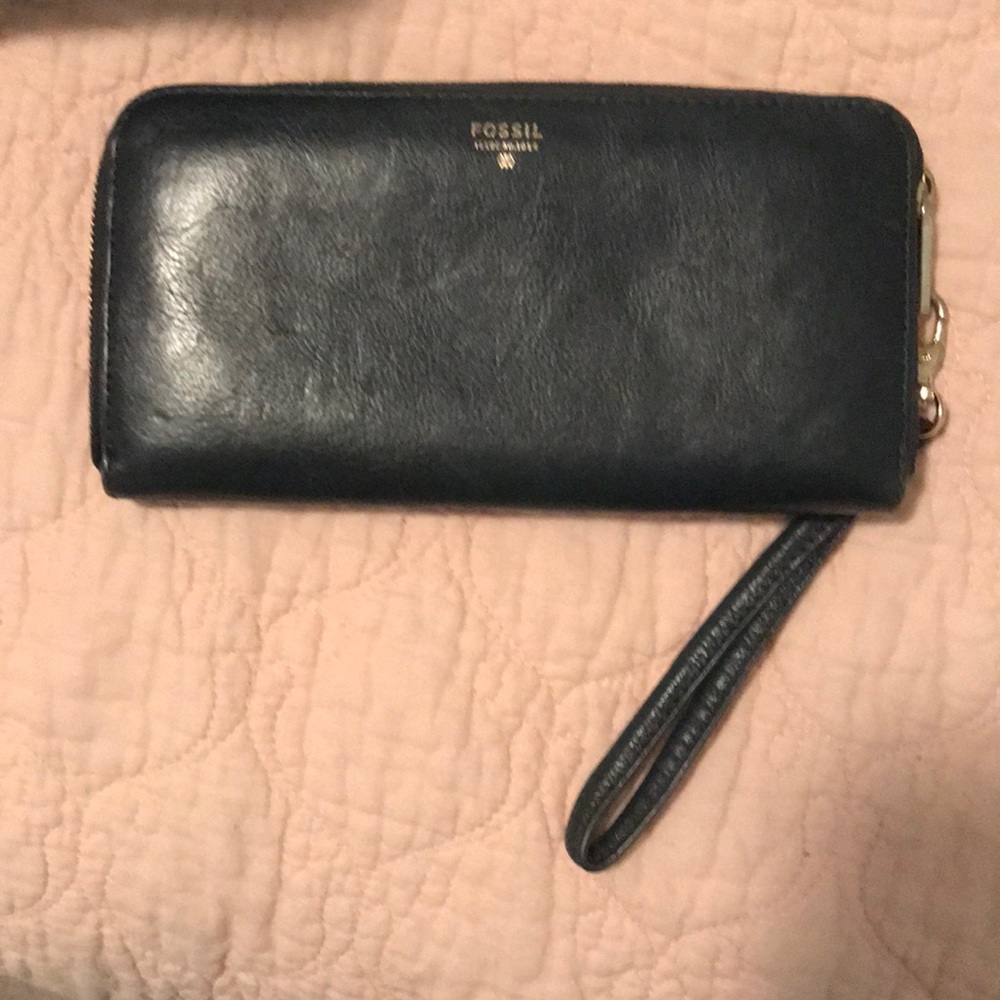 Navy Leather Fossil Wallet w/Wrist Strap